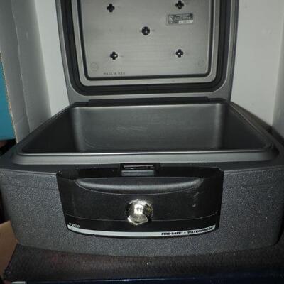 SENTRY SAFE WITH KEY
