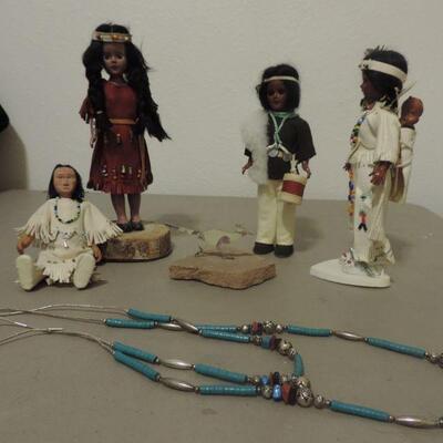 NATIVE AMERICAN DOLLS