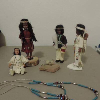 NATIVE AMERICAN DOLLS