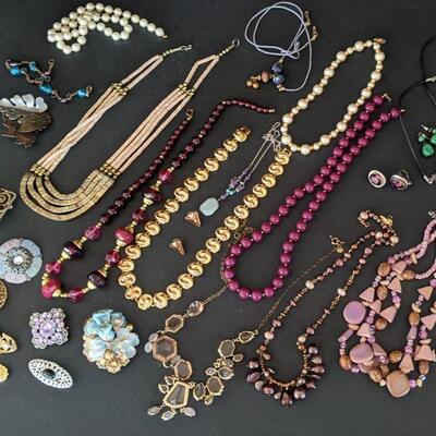 Lot# 228 s - 28 pc lot of vintage costume jewelry Pierced earrings Necklaces Pins Bracelet