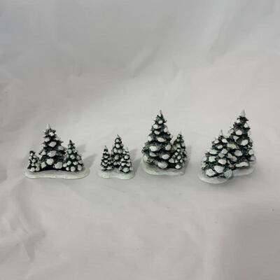 (77) Hawthorne | Village Accessories | Cars & Trees