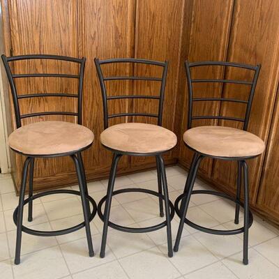LOT 258 COUNTER STOOLS STURDY METAL FRAME COVERED SEAT
