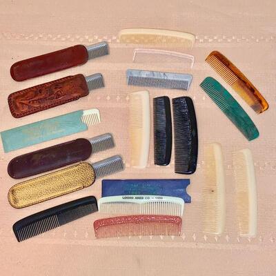 LOT 263 GROUP OF VINTAGE POCKET COMBS ADVERTISING 