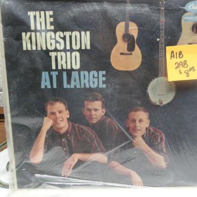 ALB298 THE KINGSTON TRIO AT LARGE VINTAGE ALBUM