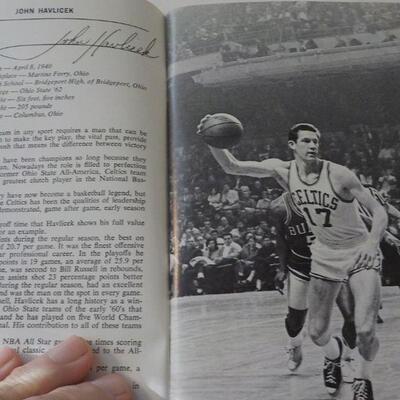 " World Champion Boston Celtics Yearbook 1968-69;