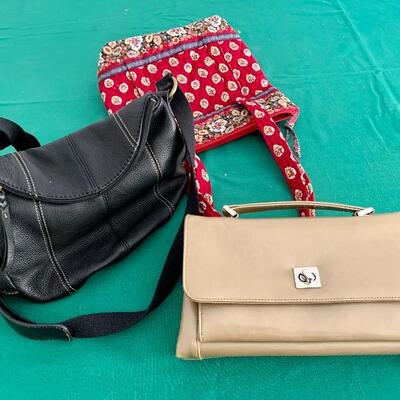 LOT 268 VERA BRADLEY THE SAK & VINTAGE HANDLED BAG