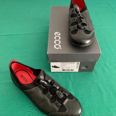 Lot 270 ECCO SLIP ONS LIKE NEW LADIES SIZE 9-9.5