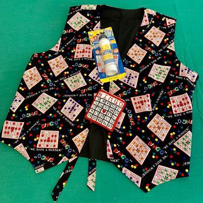 LOT 284  BINGO MAMA VEST DAUBER & BINGO CARD ZIPPERED COIN PURSE