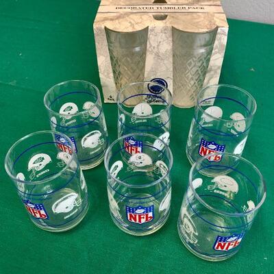 LOT 287  VINTAGE NFL GLASSES & SET OF GLASS TUMBLERS