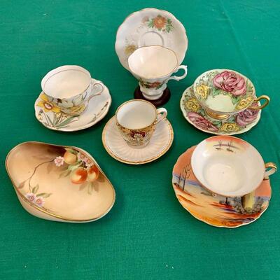 LOT 288 VINTAGE PAINTED CHINA TEA CUPS AND CURLED TRAY 