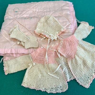 LOT 291 VINTAGE BABY BLANKET CROCHET SWEATER & CAP BOOTIES
