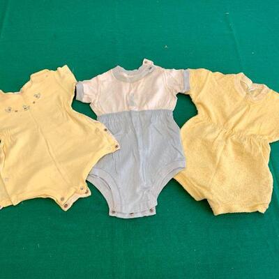 LOT 292 VINTAGE BABY CLOTHES ONSIES