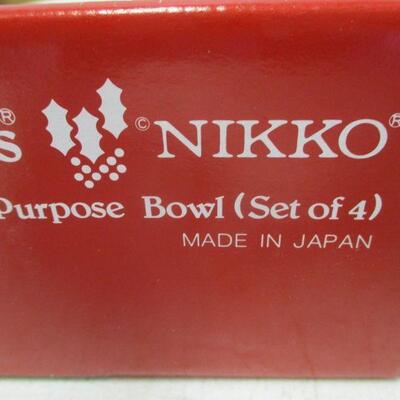 Lot 10 -  Happy Holidays Nikko All-Purpose Bowl 