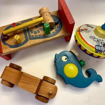 LOT 299 GROUP OF VINTAGE BABY TOYS PLAYSCHOOL * TOP *WOOD CAR
