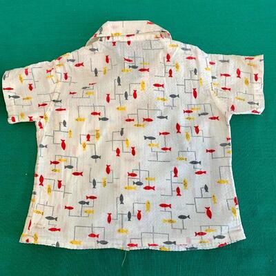 LOT 301 VINTAGE 1950S BOYS SHORT SLEEVE SHIRT MODERNIST FISH PRINT