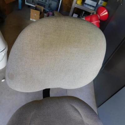 Upholstered Cushion Swivel Office Chair Beige 