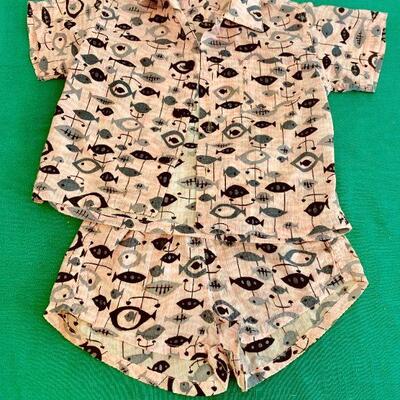 LOT 305 VINTAGE 1950S BOYS COOL DADDY-O PINK GRAY & BLACK MODERNIST FISH PRINT SPORTSWEAR SET 