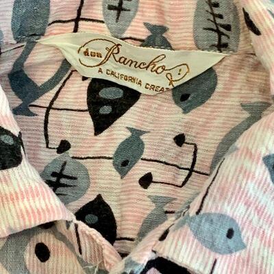 LOT 305 VINTAGE 1950S BOYS COOL DADDY-O PINK GRAY & BLACK MODERNIST FISH PRINT SPORTSWEAR SET 