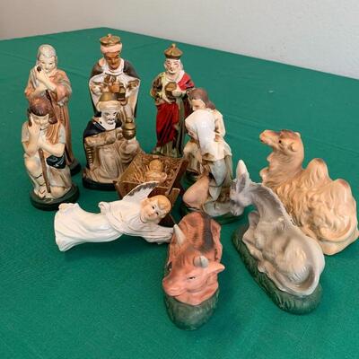 LOT 309 VINTAGE CERAMIC NATIVITY SET MADE IN JAPAN 