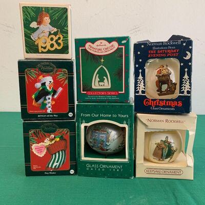 LOT 310 VINTAGE BOXED CHRISTMAS ORNAMENTS