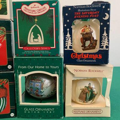 LOT 310 VINTAGE BOXED CHRISTMAS ORNAMENTS