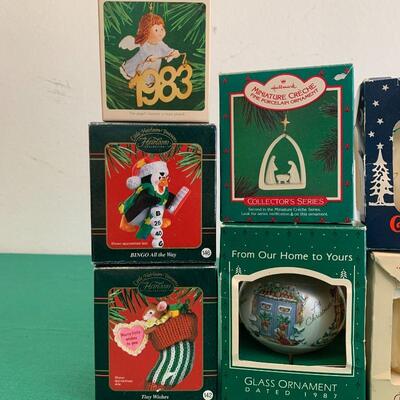 LOT 310 VINTAGE BOXED CHRISTMAS ORNAMENTS