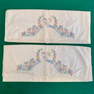 LOT 313 PAIR OF VINTAGE EMBROIDERED CROCHET PILLOW CASES