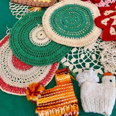 LOT 314 GROUP OF VINTAGE CROCHET DOILLIES
