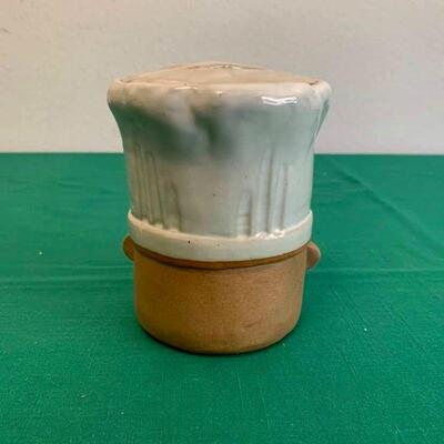 LOT 315 VINTAGE LE CHEF POTTERY