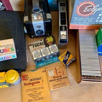 LOT 317 GROUP OF VINTAGE CAMERA & ACCESSORIES UNUSED GLASS SLIDE HOLDERS