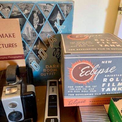 LOT 317 GROUP OF VINTAGE CAMERA & ACCESSORIES UNUSED GLASS SLIDE HOLDERS
