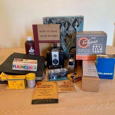 LOT 317 GROUP OF VINTAGE CAMERA & ACCESSORIES UNUSED GLASS SLIDE HOLDERS