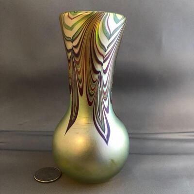 Iridescent Gold pulled feather vase 5.5"- signed O&F, Greg Held