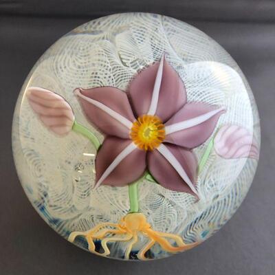 Mauve flower and lace paperweight - signed Orient & Flume, Held, 1-1982