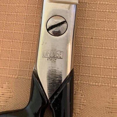 LOT 318  VINTAGE GROUP OF SCISSORS 
