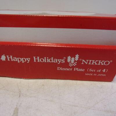 Lot 23 - Happy Holidays Nikko Dinner Plate (set of 4)