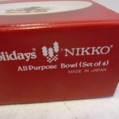 Lot 25 - Happy Holidays Nikko All-Purpose Bowl (Set of 4)