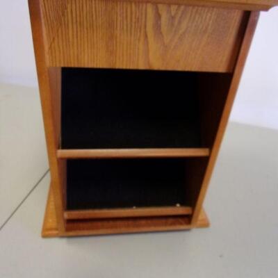 Lot 34 - Lori Greiner Original Clever & Unique Creations Cellphone Plus Charging Station