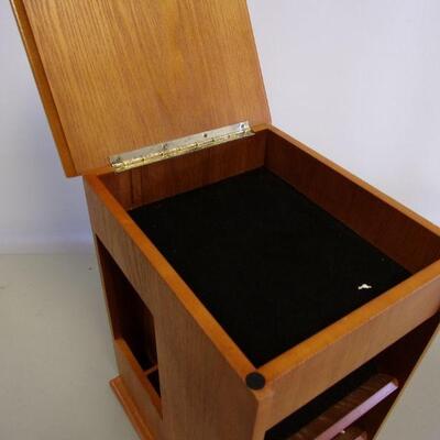 Lot 34 - Lori Greiner Original Clever & Unique Creations Cellphone Plus Charging Station