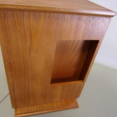 Lot 34 - Lori Greiner Original Clever & Unique Creations Cellphone Plus Charging Station