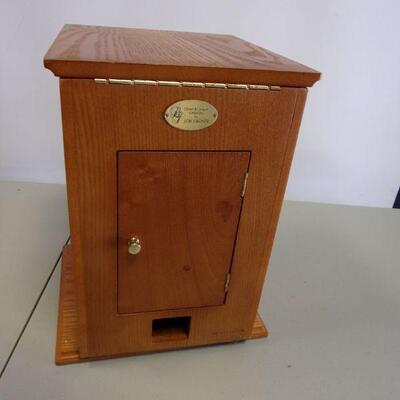 Lot 34 - Lori Greiner Original Clever & Unique Creations Cellphone Plus Charging Station