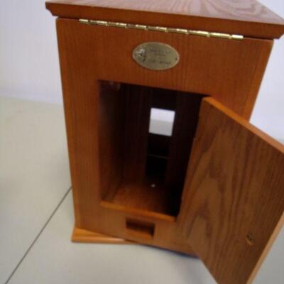 Lot 34 - Lori Greiner Original Clever & Unique Creations Cellphone Plus Charging Station