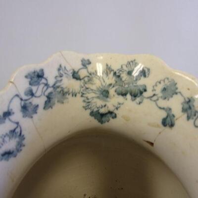Lot 37 - Porcelain Home Decor Items