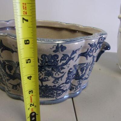 Lot 37 - Porcelain Home Decor Items