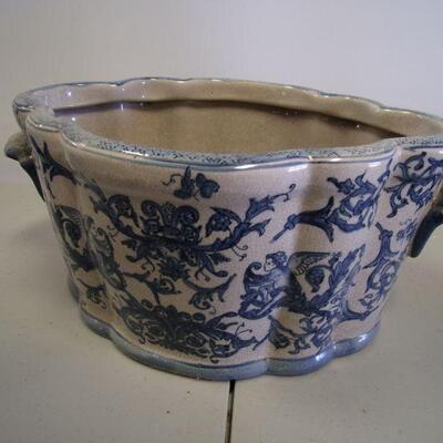 Lot 37 - Porcelain Home Decor Items