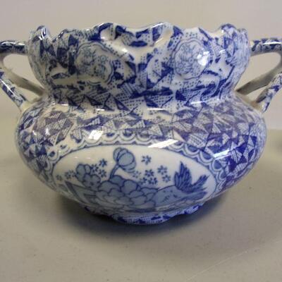 Lot 37 - Porcelain Home Decor Items