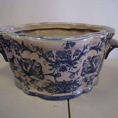 Lot 37 - Porcelain Home Decor Items