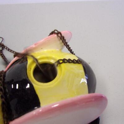 Lot 38 - "Bee" Humming Bird Feeder