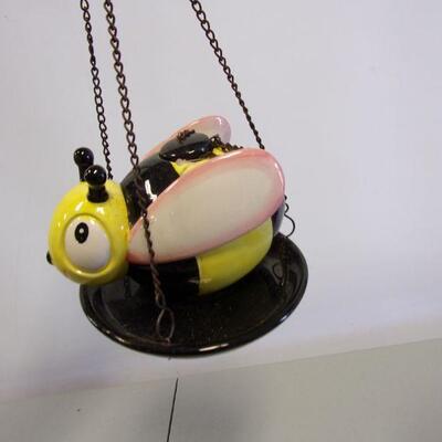 Lot 38 - "Bee" Humming Bird Feeder