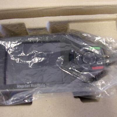 Lot 40 - Cisco Wireless B Router & Magellan Roadmate